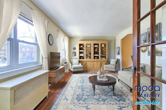 Moda Realty Picture 8