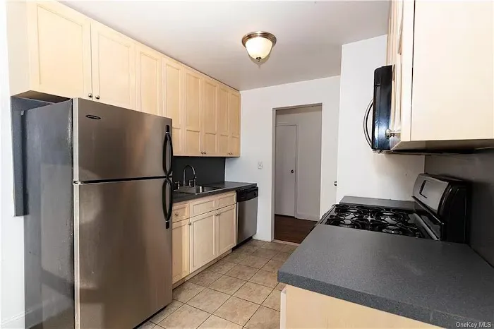 472 Gramatan Avenue Owners Inc Picture 2