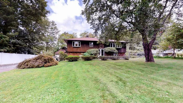 Fleetwood Realty Picture 9
