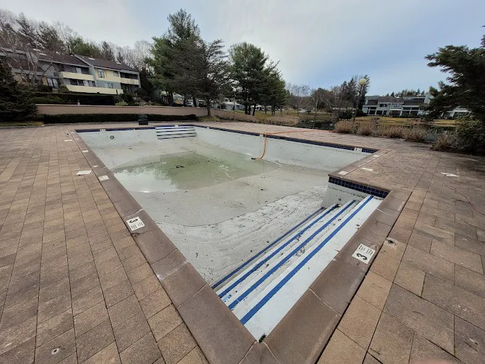 Eagle Chase Condominium Picture 1