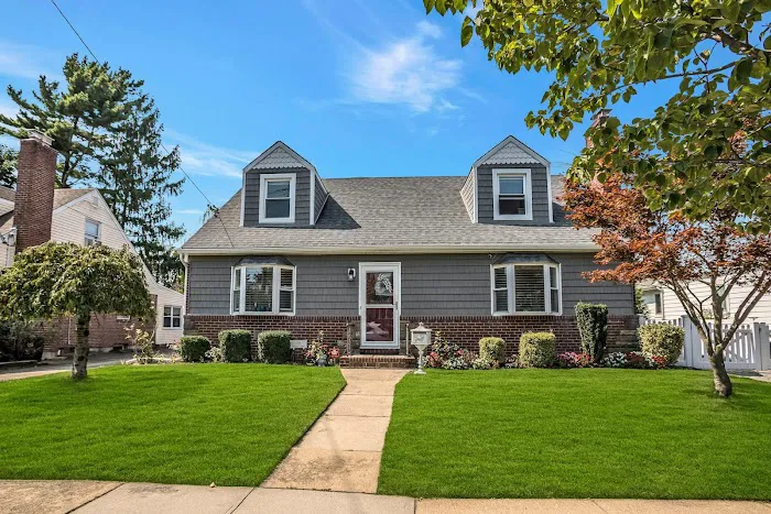 Douglas Elliman Real Estate Office in Massapequa, NY Picture 2