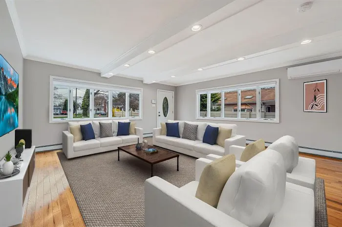 Century 21 AA Realty Picture 9