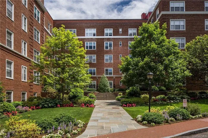 Midland Garden Apartments Picture 6
