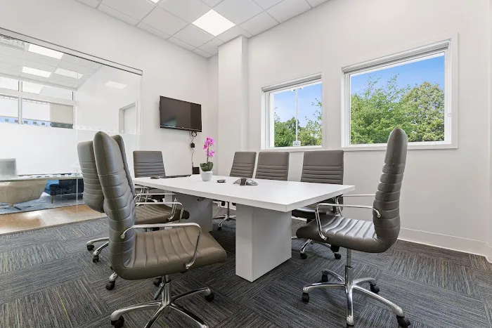 Douglas Elliman Real Estate Office in Syosset, NY Picture 9