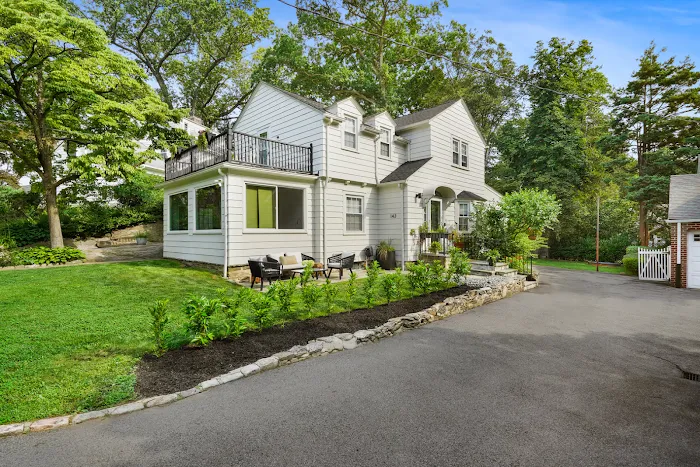 Julia B. Fee Sotheby's International Realty - Bronxville Brokerage Picture 3