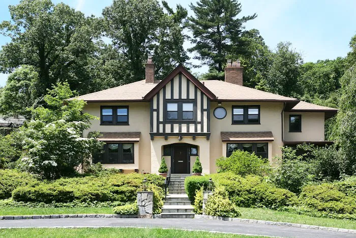 Link NY Realty Picture 5