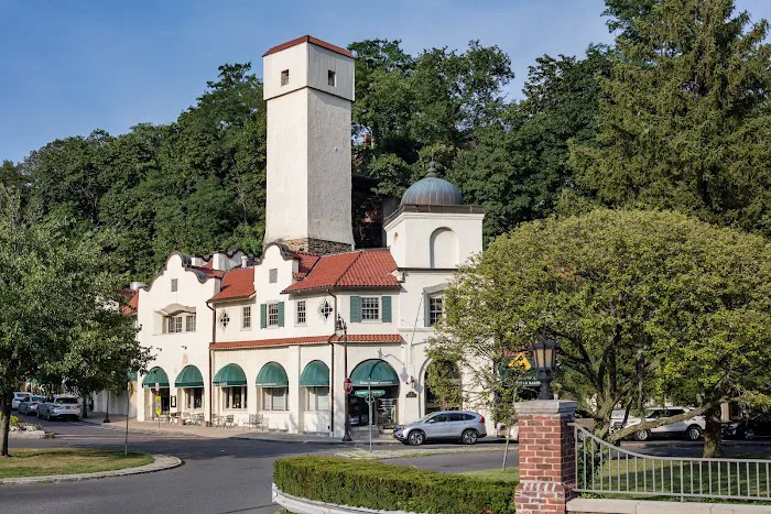 Compass Real Estate Picture 3