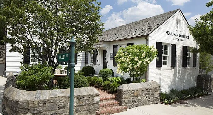 Houlihan Lawrence - Bronxville Real Estate Agency Picture 2