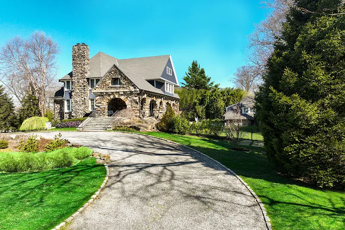 Capital Realty NY Picture 2