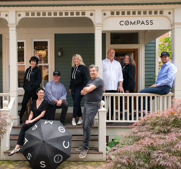 Riolo Real Estate LLC - The Riolo Team - Licensed Real Estate Brokers and Agents - Realtor Hastings on Hudson Picture 2