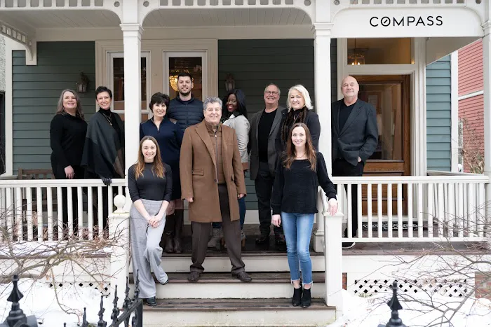Riolo Real Estate LLC - The Riolo Team - Licensed Real Estate Brokers and Agents - Realtor Hastings on Hudson Picture 7