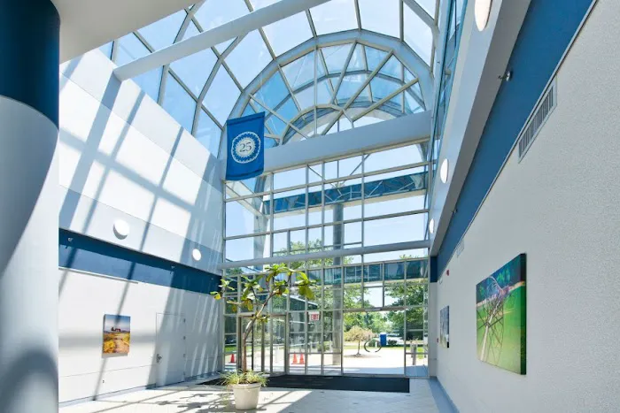 Melville Corporate Plaza Picture 6