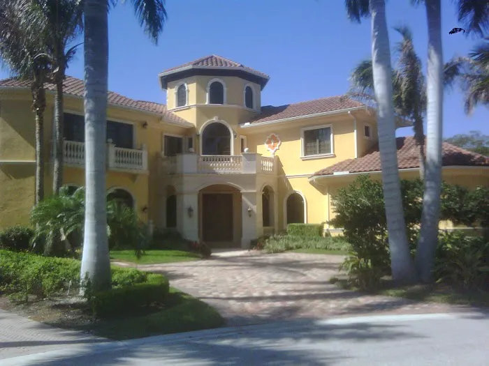 Lux House Hunters - True Exclusive Buyer Agents for Long Island Picture 4
