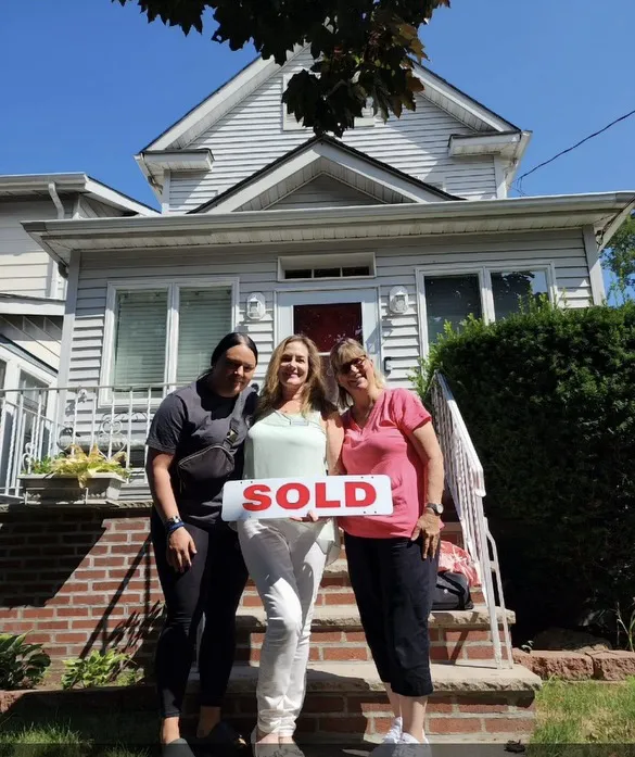 Lisa Palermo - Licensed Associate Real Estate Broker Picture 1