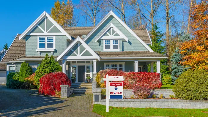 RE/MAX Superior Picture 2