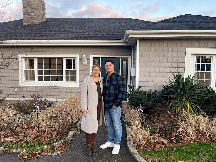 Howard Hanna | Coach Realtors - West Islip Picture 1