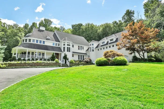 Stacey Pinkas - Realtor , Douglas Elliman Picture 1