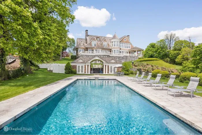 Stacey Pinkas - Realtor , Douglas Elliman Picture 6