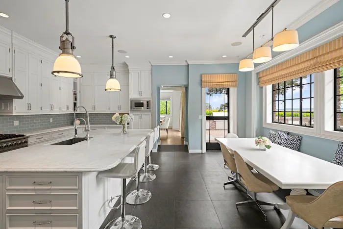 Stacey Pinkas - Realtor , Douglas Elliman Picture 8