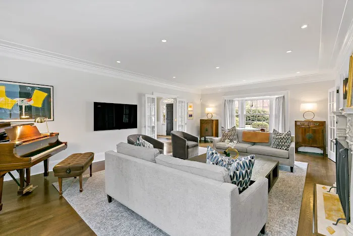 Houlihan Lawrence - Scarsdale Real Estate Agency Picture 6