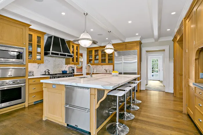 Houlihan Lawrence - Scarsdale Real Estate Agency Picture 5