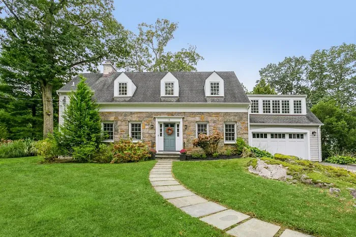 Houlihan Lawrence Real Estate - John Hofstetter Picture 3