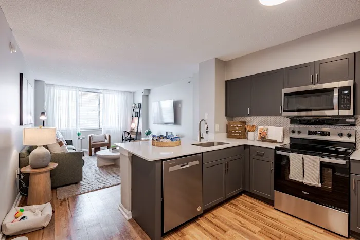 15 Bank Apartments Picture 2