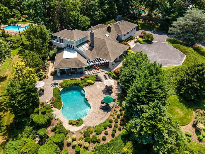 Daniel Gale Sotheby’s International Realty - Huntington, NY Picture 9