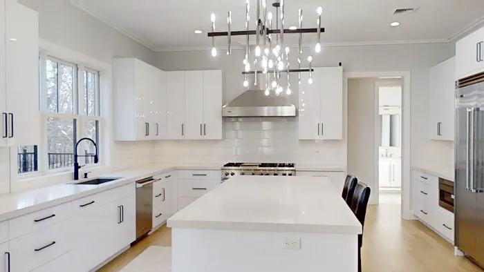 Karyn Flores - Local Home Specialist Picture 1