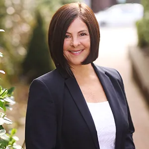 Karyn Flores - Local Home Specialist Picture 2