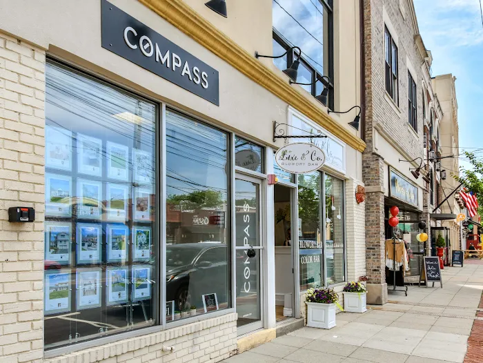 Compass | Huntington Picture 1