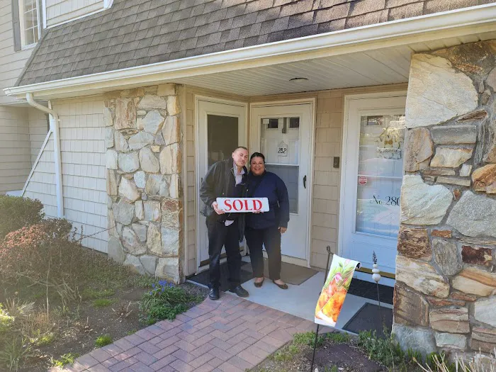The Vargas-Johnson Team at Realty Connect USA Picture 10