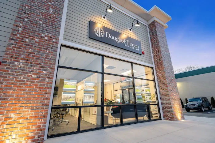 Douglas Elliman Real Estate Office in Smithtown, NY Picture 2