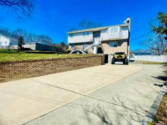 Premium Group Realty Picture 1