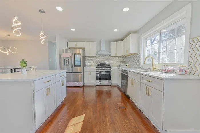 Premium Group Realty Picture 2