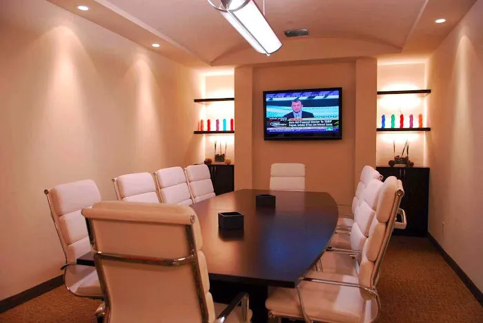 Global Office Suites Picture 3