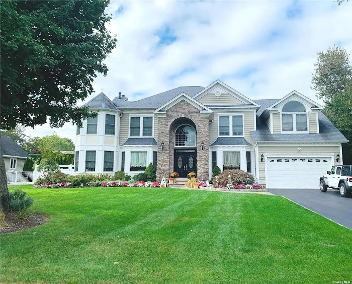 Marlene Sicoli, Coldwell Banker American Homes, Smithtown NY Picture 1