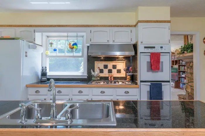 The 'Burbs Realty, LLC Picture 2