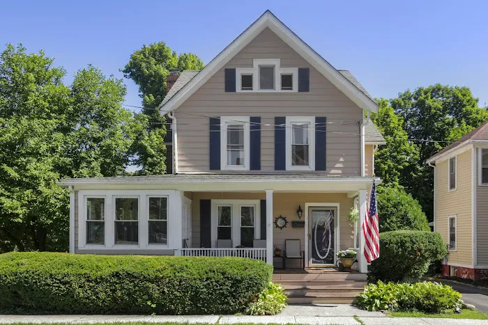 The 'Burbs Realty, LLC Picture 3
