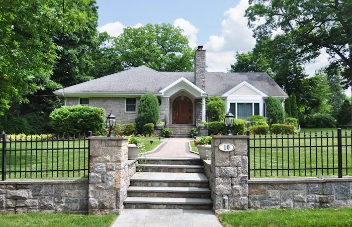 Hollingsworth Real Estate Group Picture 3
