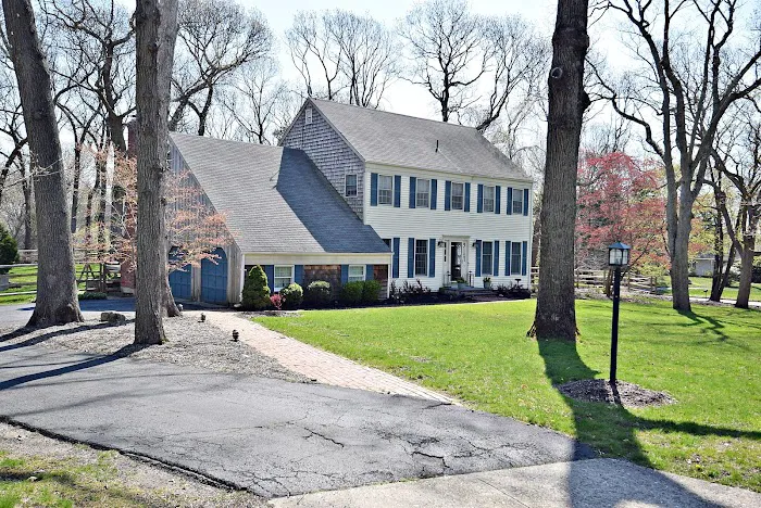 Seal The Deal Real Estate Corp Picture 2