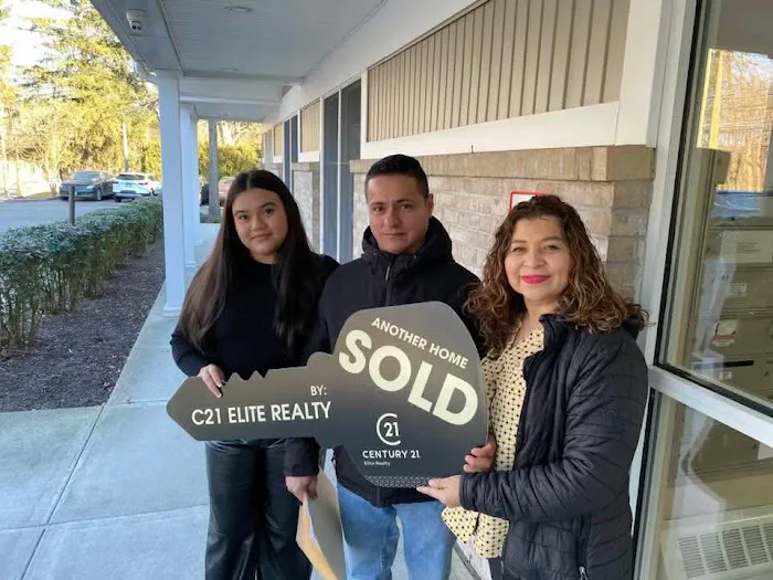 Idalia Hernandez, REALTOR | CENTURY 21 Elite Realty Picture 4