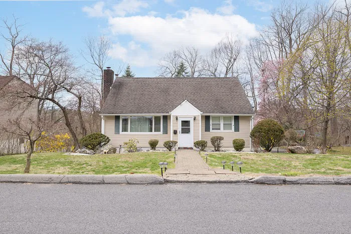 CENTURY 21 Elite Realty Picture 6