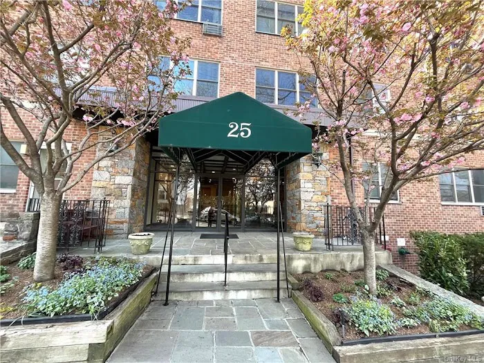 CENTURY 21 Elite Realty Picture 8