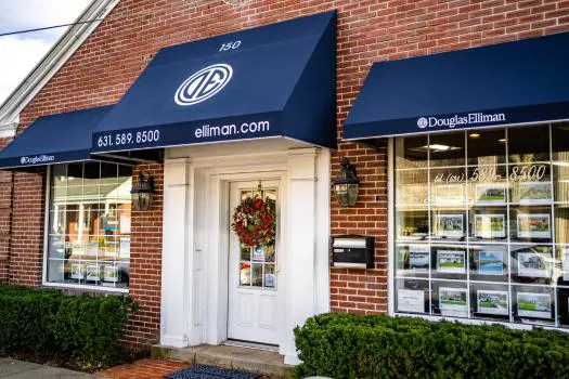Douglas Elliman Real Estate Office in Sayville, NY Picture 2