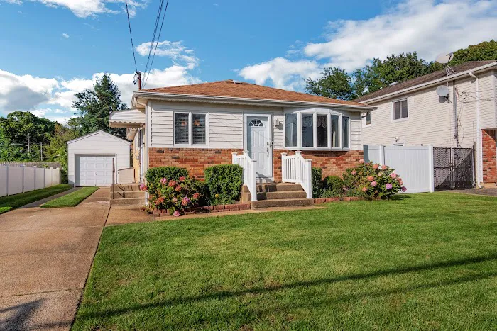 Complete Home Realty Inc. Picture 1