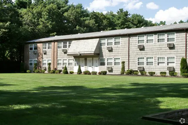 Heatherwood Lake Ronkonkoma Picture 7