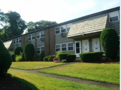 Heatherwood Lake Ronkonkoma Picture 8