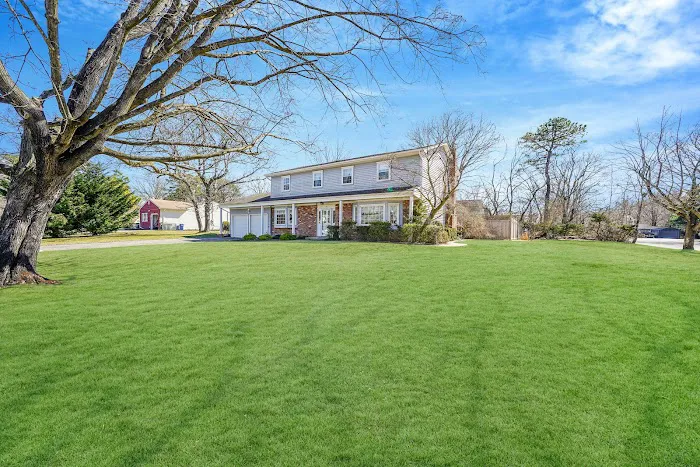 Selling Long Island with Karen Roth Picture 1
