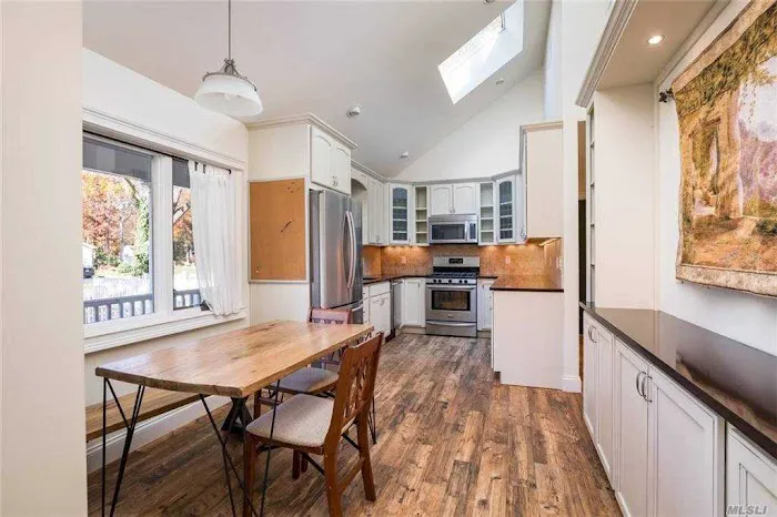 CENTURY 21 Anchor Real Estate Picture 4